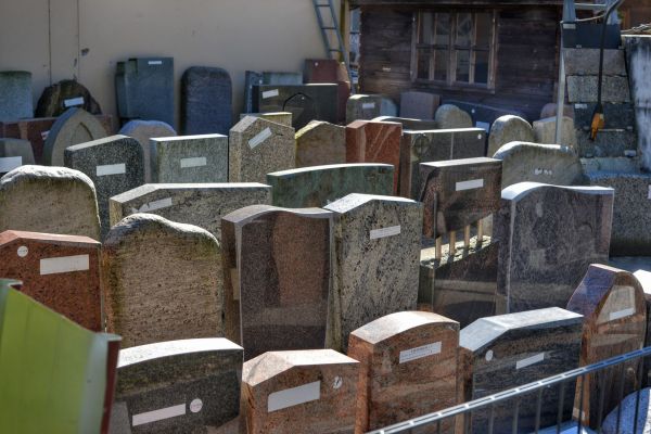 Idées originales pour une plaque funéraire mémorable